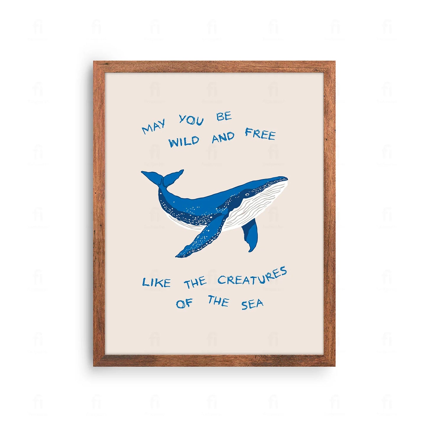 Plakat z artystyczną grafiką z motywem morskim i napisem "Dzikość i Wolność".
